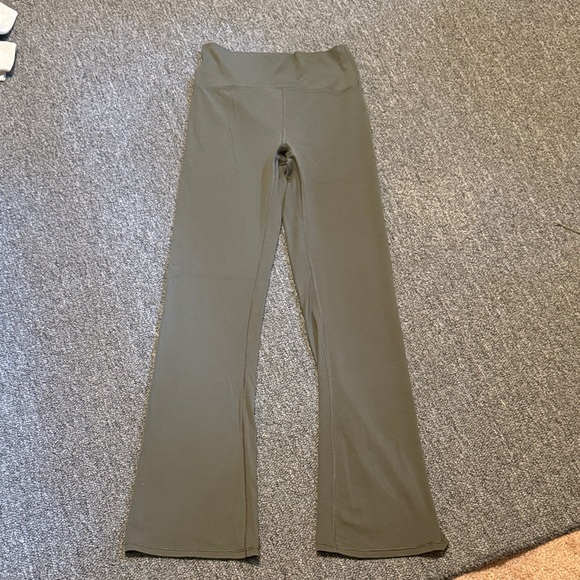 Vuori Olive flared Leggings - Picture 1 of 4